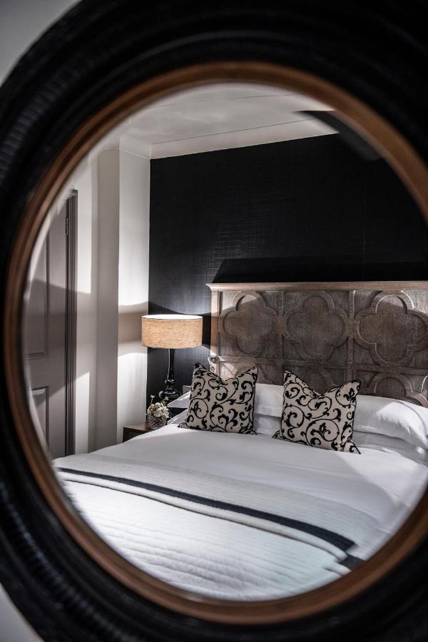 The Bloomsbury Hotel Londres Exterior foto A bedroom at the hotel