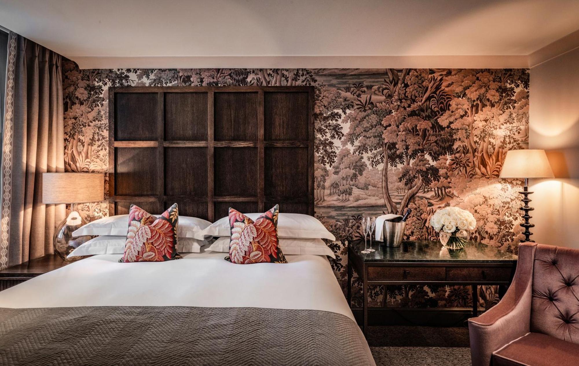The Bloomsbury Hotel Londres Exterior foto A bedroom at The Ivy Collection