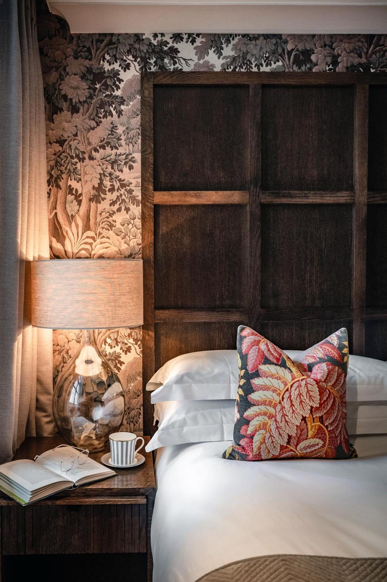 The Bloomsbury Hotel Londres Exterior foto A bedroom at The Old Bank