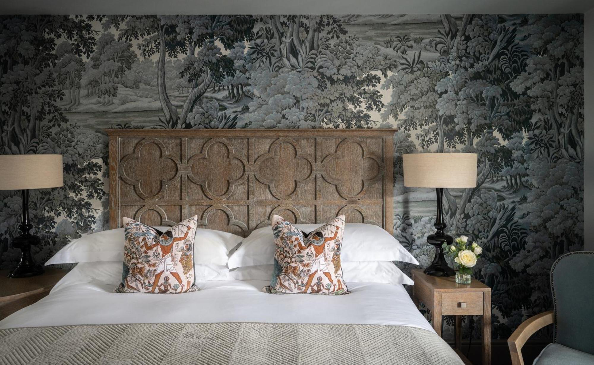 The Bloomsbury Hotel Londres Exterior foto A bedroom at The Mitre